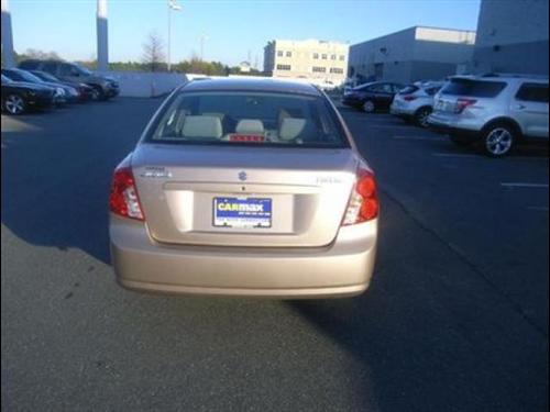 Suzuki Forenza 2007 photo 4