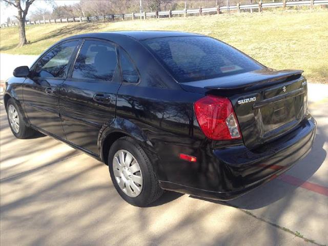 Suzuki Forenza 2007 photo 1