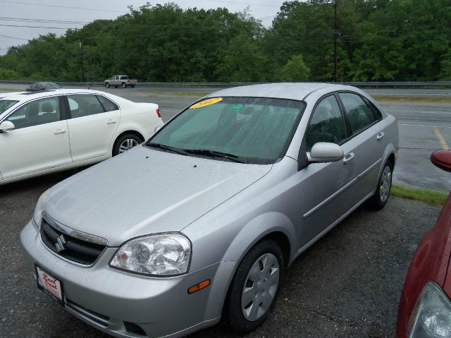Suzuki Forenza 1LT AWD Sedan