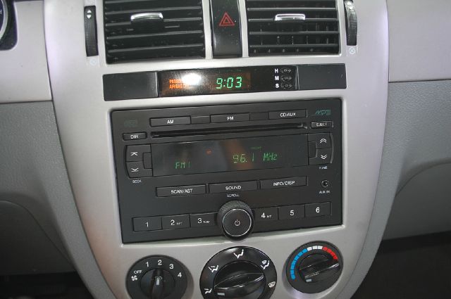 Suzuki Forenza 2007 photo 3