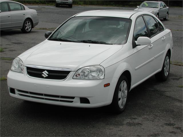 Suzuki Forenza 2007 photo 1