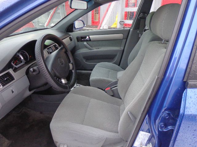Suzuki Forenza 2008 photo 4