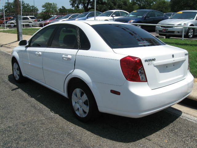 Suzuki Forenza 2008 photo 0