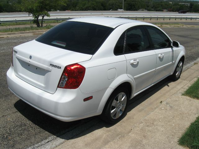 Suzuki Forenza 2008 photo 2