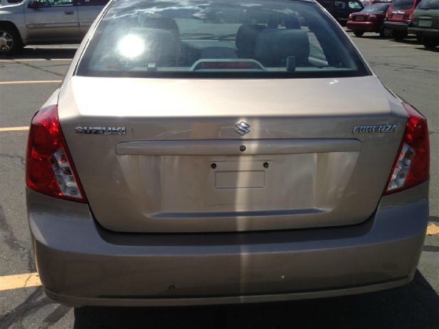 Suzuki Forenza 2008 photo 0