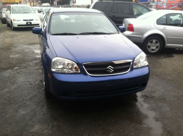 Suzuki Forenza 2008 photo 3