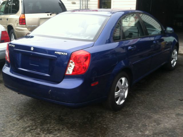 Suzuki Forenza 2008 photo 4