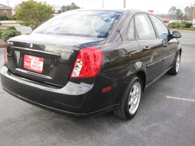 Suzuki Forenza 2008 photo 2