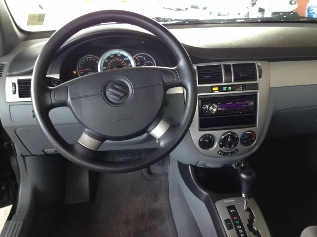 Suzuki Forenza 2008 photo 2