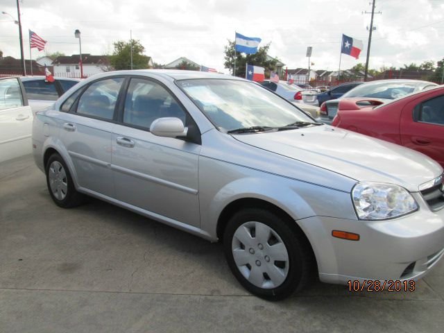Suzuki Forenza 2008 photo 3