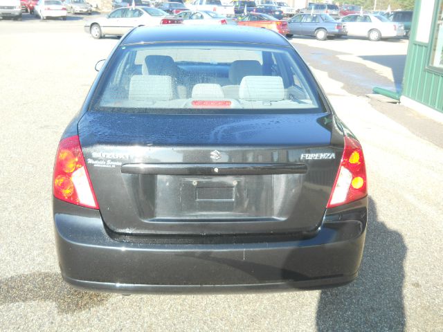 Suzuki Forenza 2008 photo 3