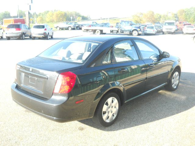 Suzuki Forenza 2008 photo 4