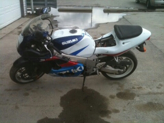 Suzuki GSX-R600 1998 photo 3