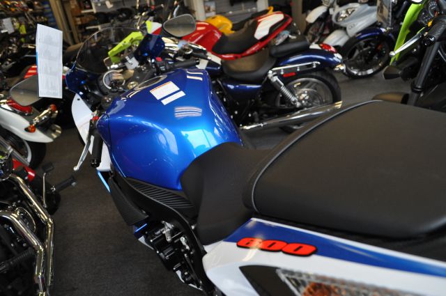 Suzuki GSX-R600 2013 photo 1