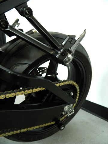 Suzuki GSX-R600K5 2005 photo 24