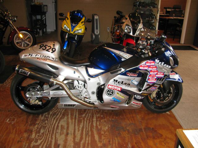Suzuki GSX1300R Hayabusa 2005 photo 3