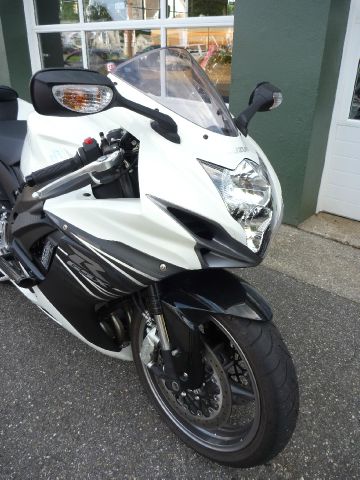 Suzuki GSXR 600 2011 photo 1