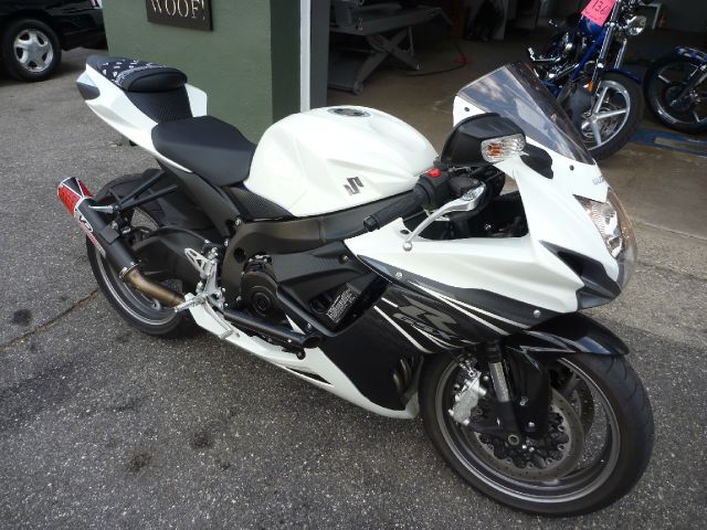 Suzuki GSXR 600 2011 photo 2