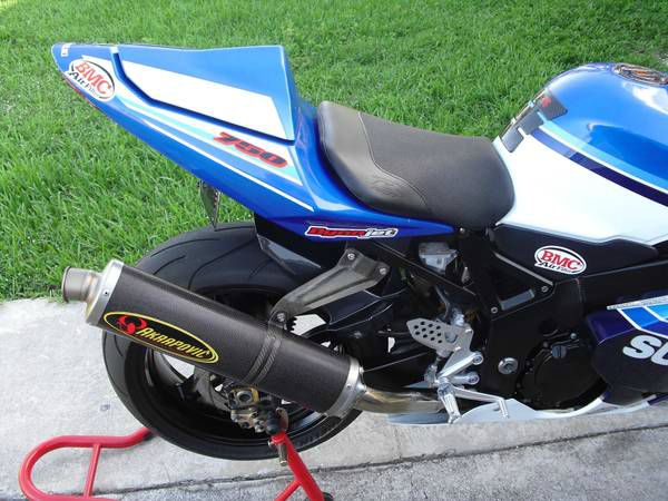 Suzuki GSXR 750 2005 photo 4