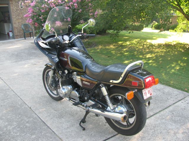 Suzuki GS 850G 1983 photo 2