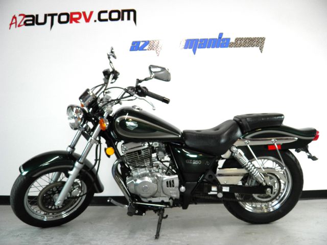 Suzuki GZ250K1 2001 photo 1