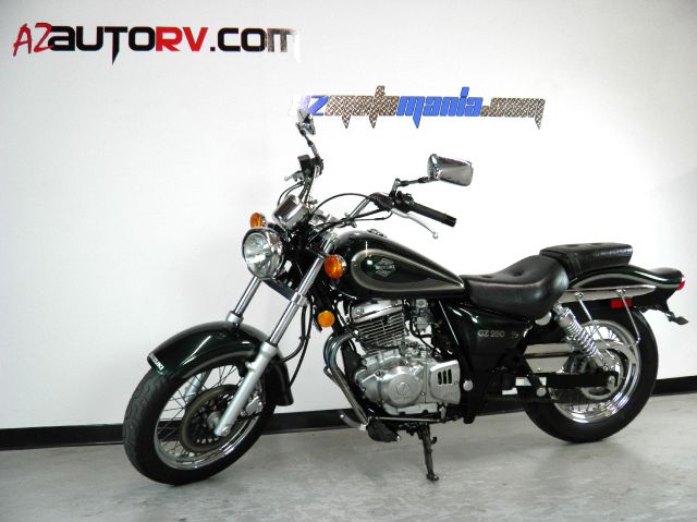 Suzuki GZ250K1 2001 photo 2