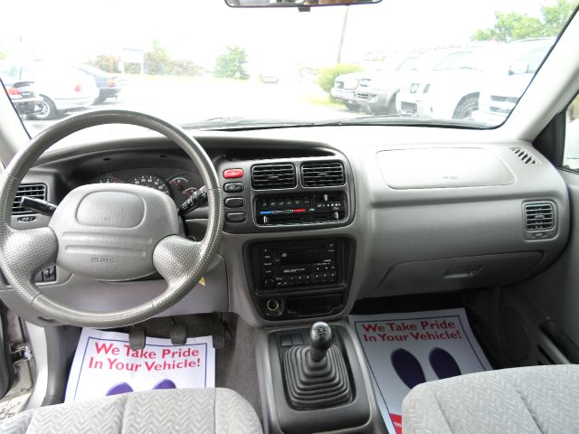 Suzuki Grand Vitara 2001 photo 21