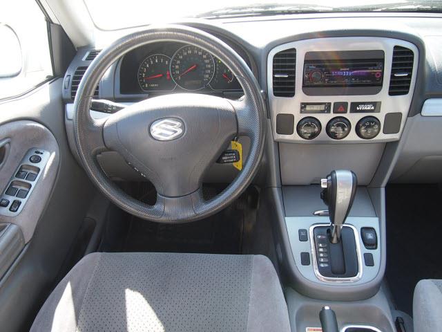 Suzuki Grand Vitara 2004 photo 1