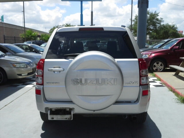 Suzuki Grand Vitara 4X4 SR5 CREW SUV