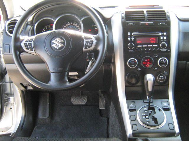 Suzuki Grand Vitara 2010 photo 2