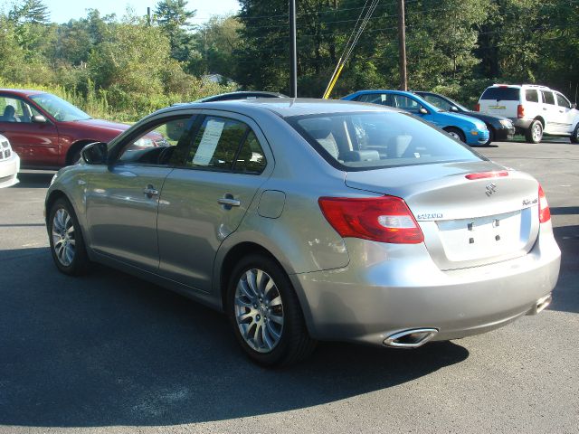 Suzuki Kizashi 2010 photo 2