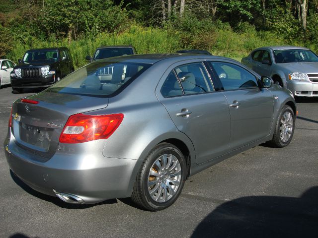 Suzuki Kizashi 2010 photo 4