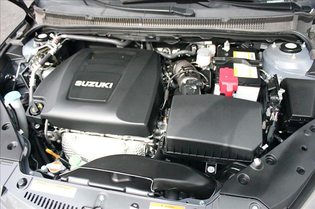 Suzuki Kizashi 2010 photo 4
