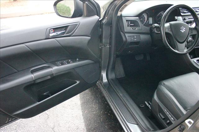 Suzuki Kizashi 2010 photo 5