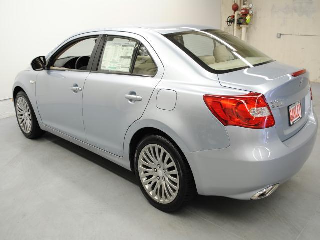 Suzuki Kizashi 2011 photo 3