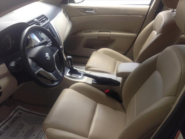 Suzuki Kizashi Extended-short-sle-4wd-cd Player Sedan