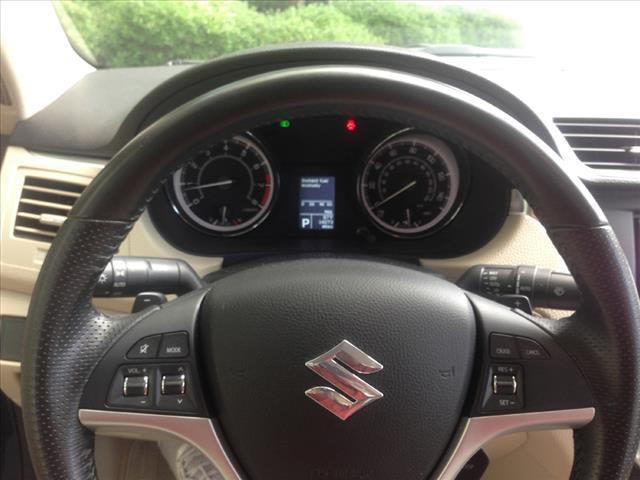 Suzuki Kizashi 2011 photo 5