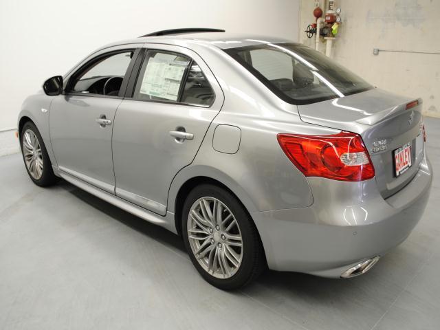 Suzuki Kizashi 2011 photo 3