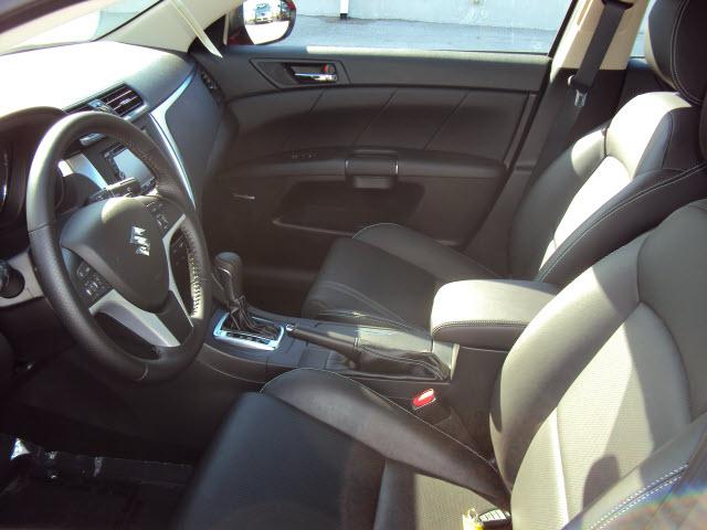 Suzuki Kizashi 2011 photo 4