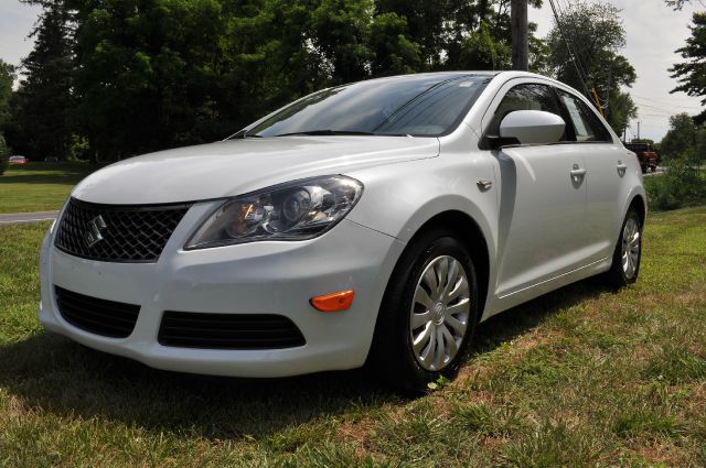 Suzuki Kizashi 2012 photo 2