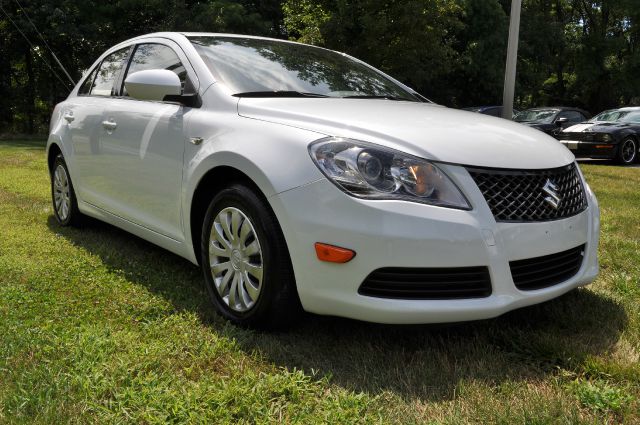 Suzuki Kizashi 2012 photo 3