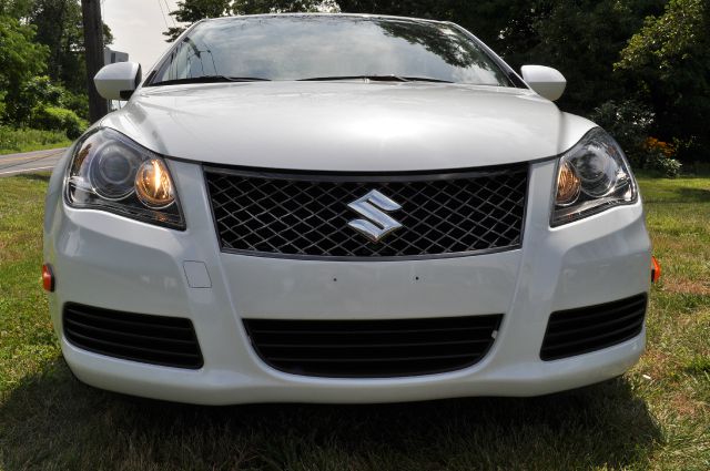 Suzuki Kizashi 2012 photo 4