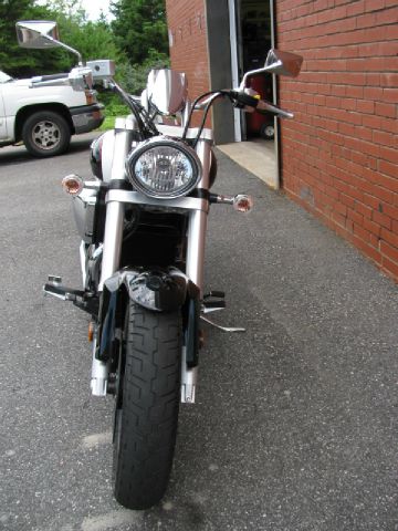 Suzuki M50 2009 photo 3