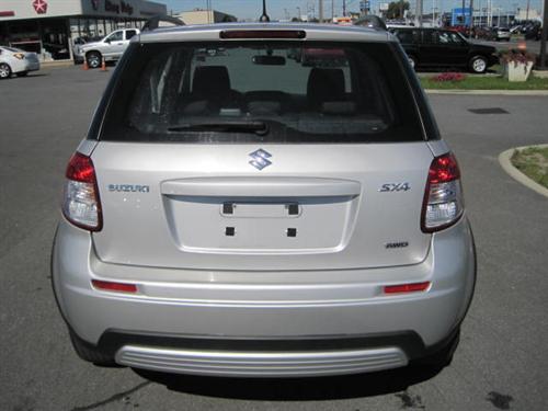 Suzuki SX4 Crossover 2008 photo 3