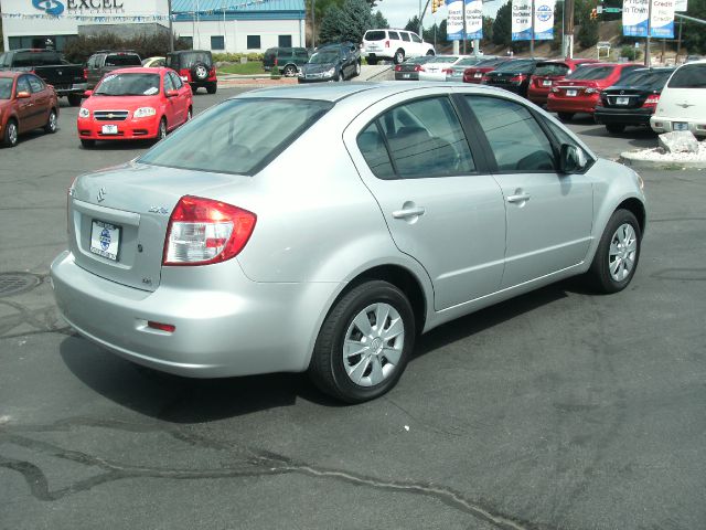 Suzuki SX4 Sedan 2010 photo 2