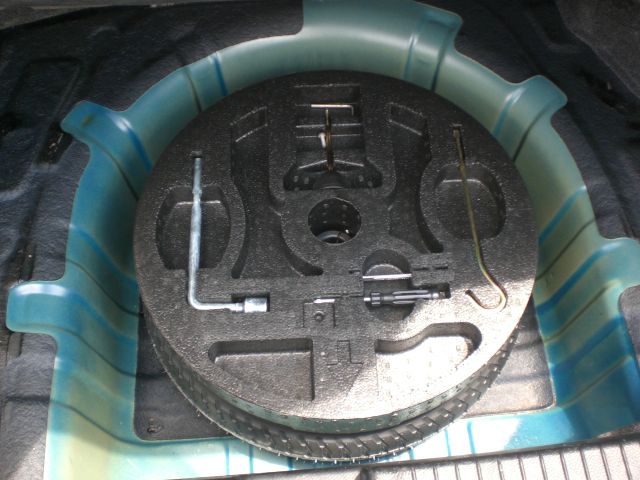 Suzuki Verona 2005 photo 2