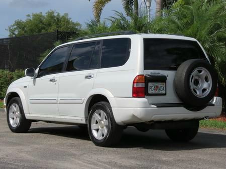 Suzuki XL-7 2002 photo 2