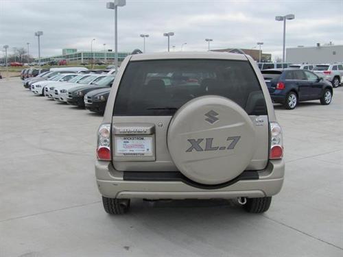 Suzuki XL-7 2004 photo 2
