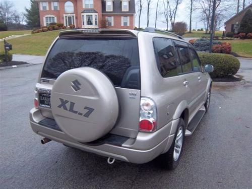 Suzuki XL-7 2004 photo 2