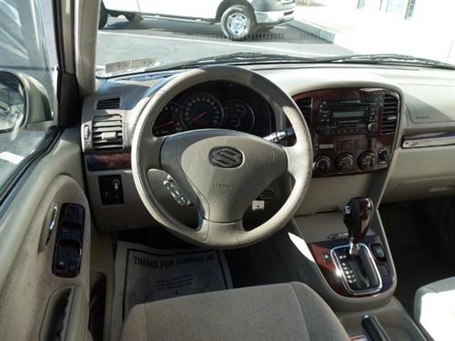 Suzuki XL-7 2004 photo 1
